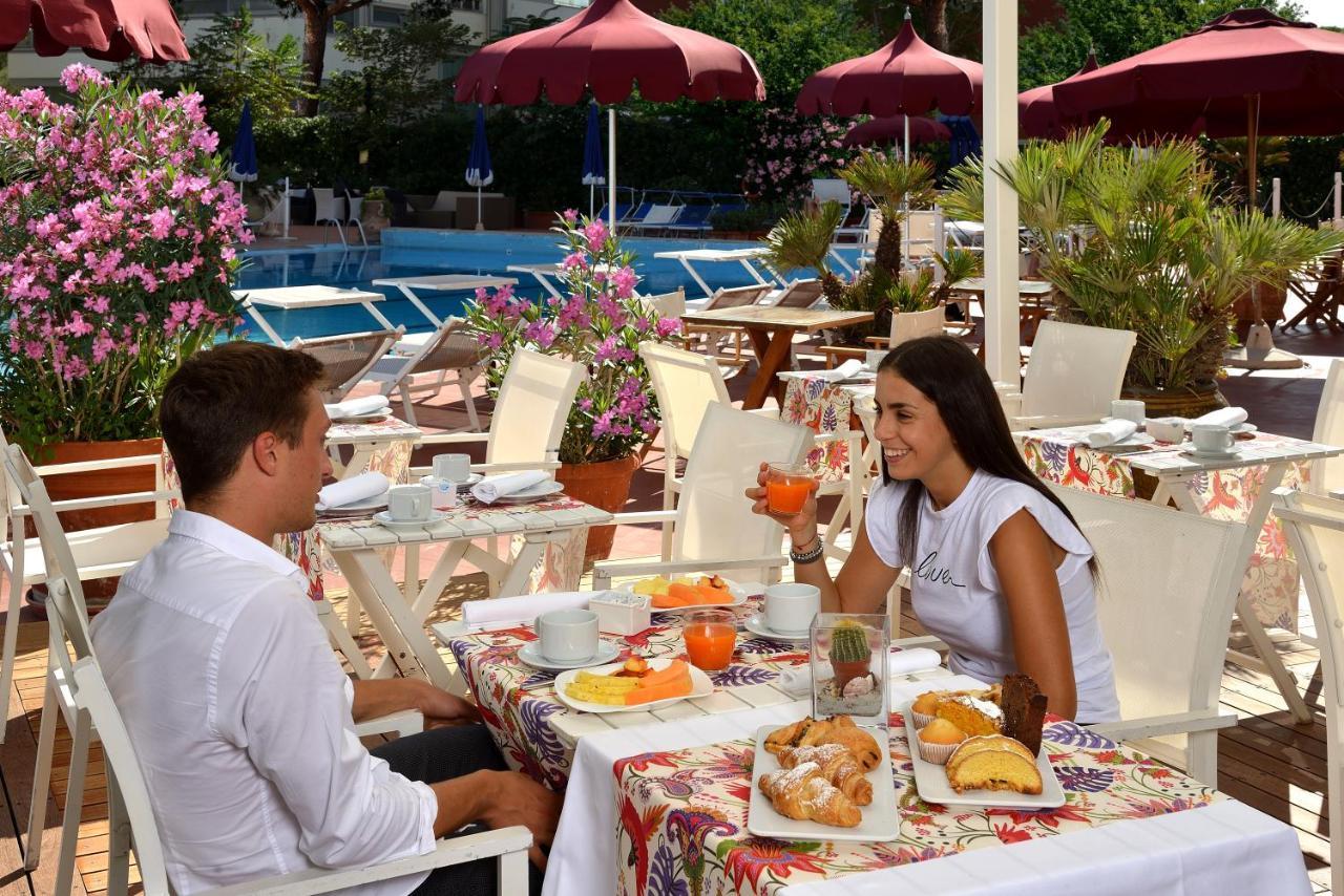 Unahotels Imperial Sport Hotel Pesaro Luaran gambar
