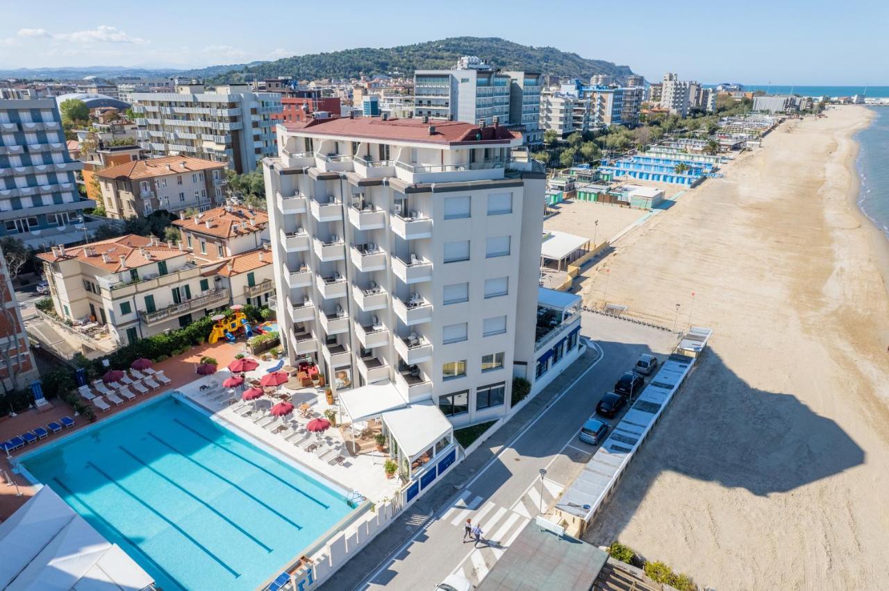 Unahotels Imperial Sport Hotel Pesaro Luaran gambar