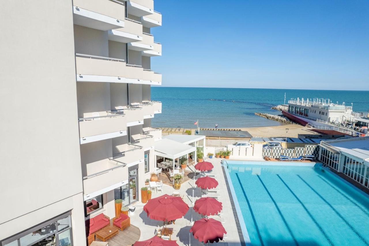 Unahotels Imperial Sport Hotel Pesaro Luaran gambar