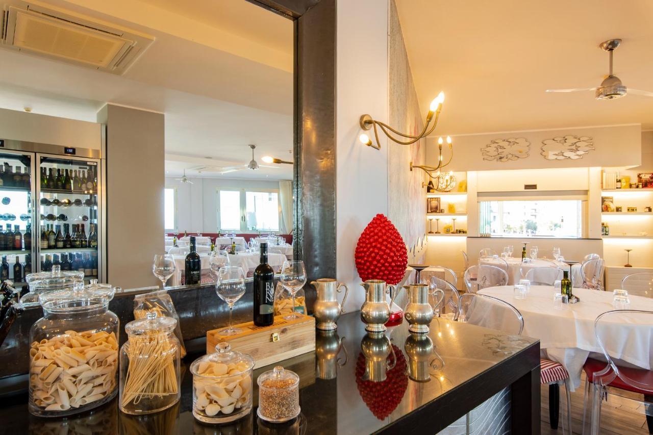 Unahotels Imperial Sport Hotel Pesaro Luaran gambar