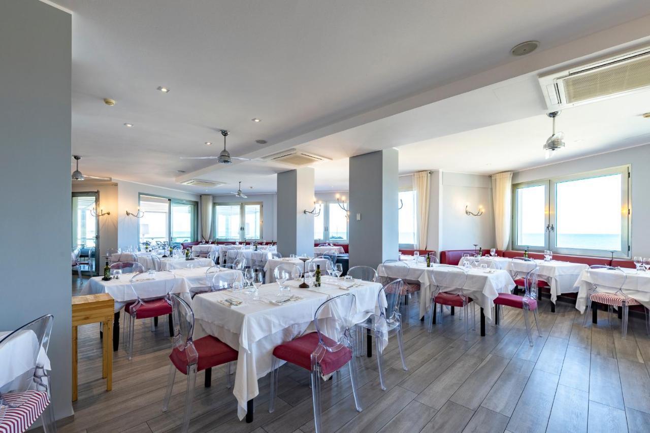 Unahotels Imperial Sport Hotel Pesaro Luaran gambar