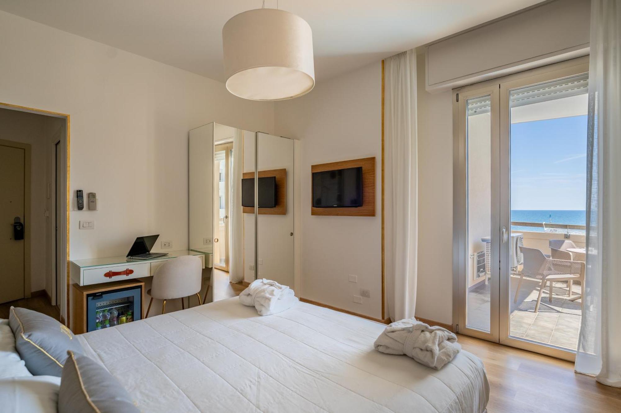 Unahotels Imperial Sport Hotel Pesaro Luaran gambar