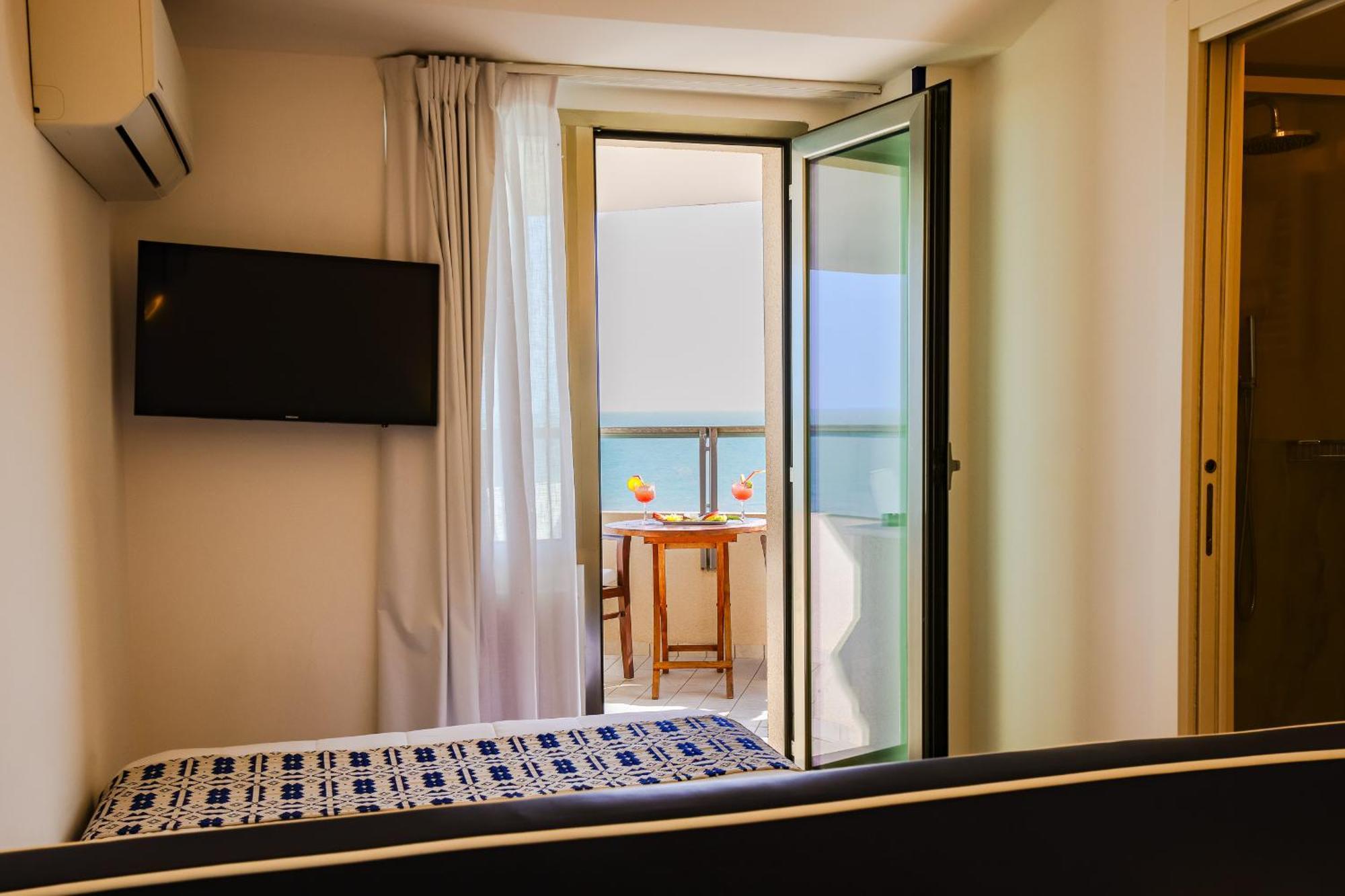 Unahotels Imperial Sport Hotel Pesaro Luaran gambar