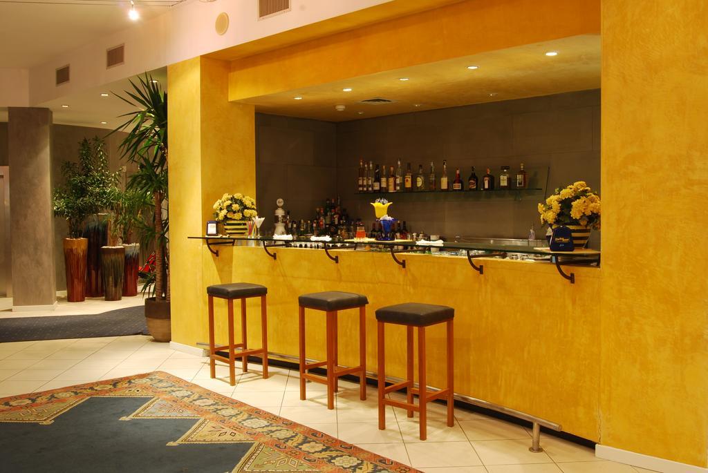 Unahotels Imperial Sport Hotel Pesaro Luaran gambar