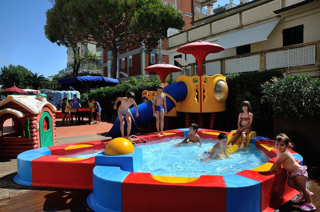 Unahotels Imperial Sport Hotel Pesaro Luaran gambar