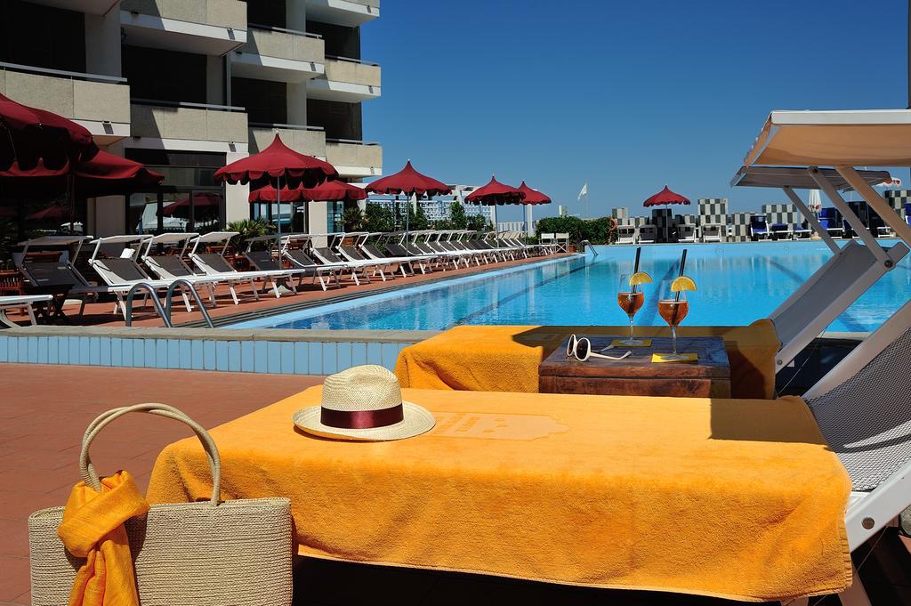 Unahotels Imperial Sport Hotel Pesaro Luaran gambar