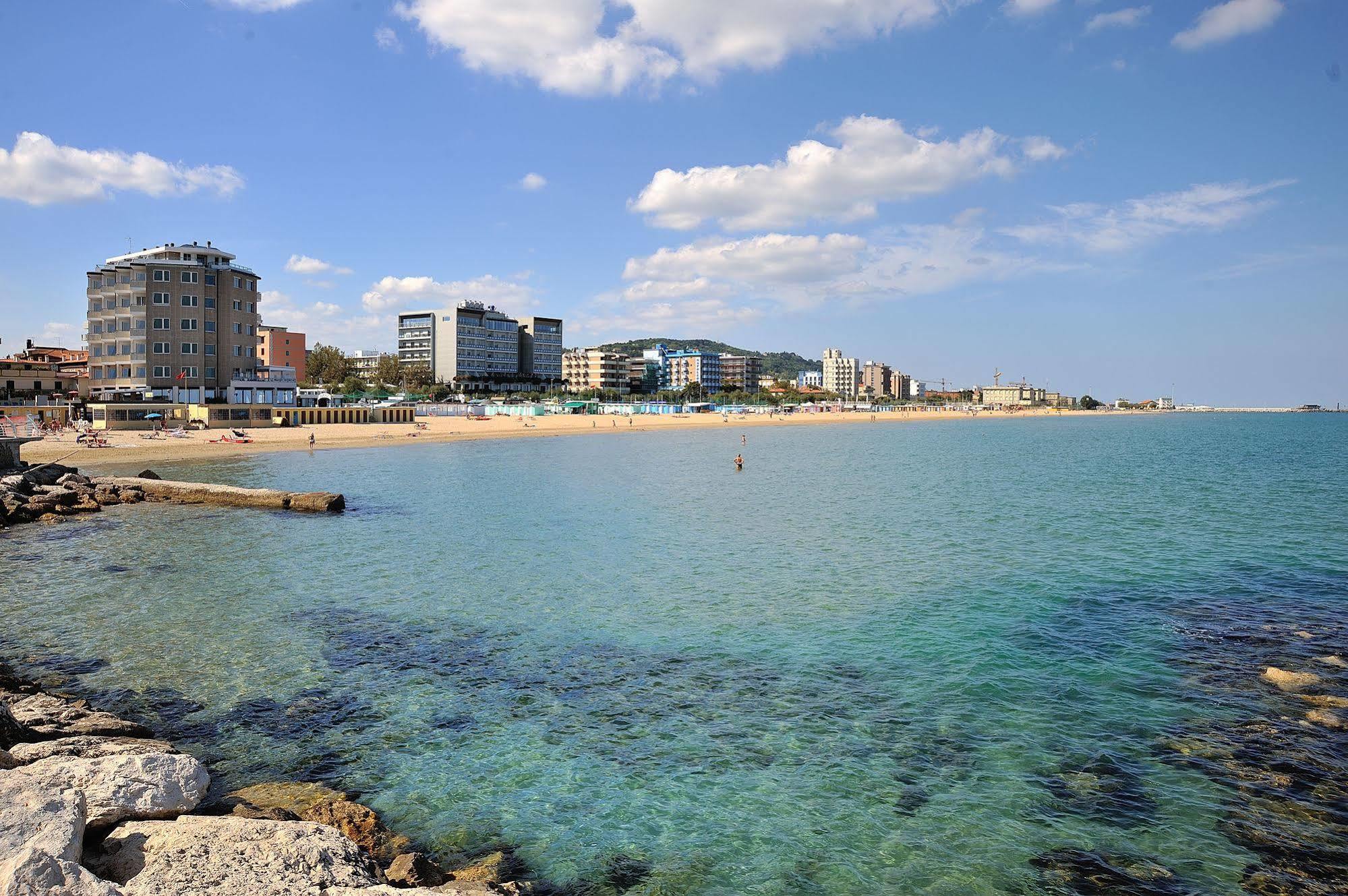 Unahotels Imperial Sport Hotel Pesaro Luaran gambar
